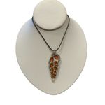 Seashell and cocoon style leather necklace White Photo 0