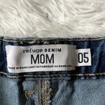 Refuge  high rise distressed mom denim shorts indigo wash size 05 Photo 4