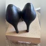 Clarks NEW In box Women's Ambyr Joy Black Leather Pumps Shoes Size 6 Photo 4