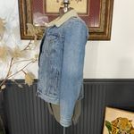 Levi's  Premium Ex-Boyfriend Sherpa Trucker Denim Jacket - Sz Med 🧡🎀 Photo 6