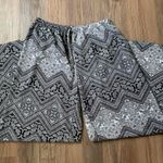 Ultra Flirt Black & White Cropped Wide Leg Pants Photo 6