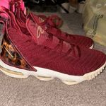 Nike  LeBron 16 Low King  Photo 4