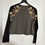 Natural Life Grey Floral Embroidered Pullover Top w Black Sleeves Size X-Small Photo 5