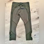 Lululemon  Olive Green Cropped Leggings Side Zip Pockets Size 8 Photo 2