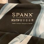 Spanx NWT Women's Booty Boost Active Marbled Blue Black 7/8 Leggings Size XS Photo 4