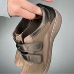 Clarks Clark’s | Tan Sneaker Shoe Woman’s Brown and Black Casual Shoes Photo 2