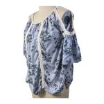 Shyanne ✨ Womens Sz Medium Blouse Medium Blue Floral Crochet Cold Shouler✨ Photo 3