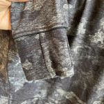 Lululemon Gray Camo ¼ Zip Long Sleeve Athleisure Top Women's Size 12 Photo 5