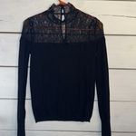 Jennifer Lopez  lace sweater Photo 1