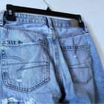 American Eagle  Mom Straight Jeans AE Distressed Light Wash  SZ 00 Reg Photo 4