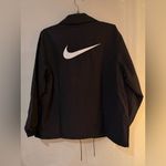 Nike Sportswear Essential
Women's Oversized UV Woven Coaches size Large black Photo 9