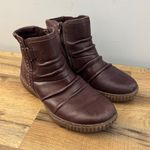 Clarks Caroline Orchid Ruched Leather Side Zip Ankle Boots Bootie Burgundy Photo 0