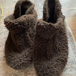 L.L. Bean Brown Women's Slippers Size 9 Winter Shoes Footwear Slip On Clothing Photo 0