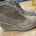 Coach New York Karson Wedge Boots Women's 6B Beige Suede Lace Up Ankle Booties Photo 3