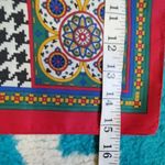 Houndstooth  medallion scarf 30x30 Photo 3