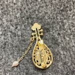 Vintage style Chinese Pipa Brooch‎ with Pearl Dangle, Cloisonné Style, 4.6x2cm Gold Photo 5