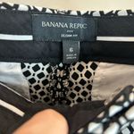 Banana Republic ⸻
Sloan Fit Crop Pants Black White Geometric Print Size 6 Photo 2