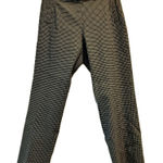 Elle Women's  cropped pants -pull on elastic waist - medium - black & white check. Excellent pre-loved condition. Faux pockets. Smoke free home. Waist 15.5" Rise 10" Inseam 22" Photo 0
