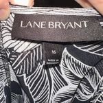 Lane Bryant  black & white Parisian 16 flowy palm v-neck top Photo 2