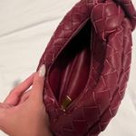 Red woven handbag Photo 1