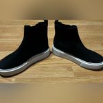 Women 7.5 J slides Black High top Sneakers with chunky White platform Soles Photo 3