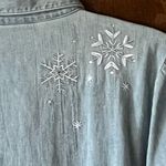 Denim Chambray embroidered Snowflake and rhinestones snap front shirt. Size L Photo 3