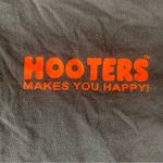 Hooters  size small ft meyer beach Florida Classic Black Tagless Tee hanes Photo 5