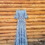 LARA Embroidered Cape Sleeve A Photo 4