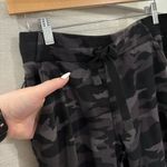 Athleta  Triumph Jogger, Black Camo Lux‎ SIZE M Photo 4