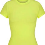 SKIMS  Fits Everybody T Shirt in Daffodil NWT XS Photo 0