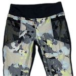 Koral Revolve Magnify Legging in Bloom Camouflage Size Small Mesh Pockets Photo 4