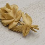 Vintage Bakelite Carved Rose Pin 1" Yellow Flower Palm Coat Lapel Scarf Brooch Gold Photo 3
