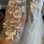 Women’s Long Sleeve Wedding Dress Lace Appliqué Zip Up Back with Train Size 12 Photo 3