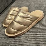 Alpine Design  Slippers Womens Sz 8 Lara Metallic Gold Sherpa Puffer Wool Blend Photo 1