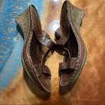 Ariat Brown Leather Wedge Sandals T Strap slides size 9.5 Photo 9
