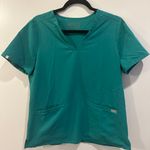 FIGS Casma Three Pocket Scrub Top Photo 1