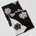 American Eagle NWT AE Oversized Flower Scarf Black/White Photo 2