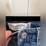 Abercrombie & Fitch Abercrombie &β Fitch Ankle Straight Ultra High Rise Distressed Jeans Size 25/0s Photo 1