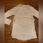 Under Armour  Top Long Sleeve Tee Shirt Women’s XS Gray Open Back Photo 2