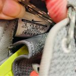 Nike WOMENS ROSHE RUN SNEAKER
511882-005 GRAY PINK SIZE 9 Photo 2