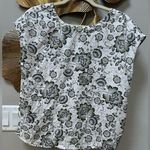 Tahari  Womens 100% Linen Top Black White Floral Back V Buttons cap sleeve Small Photo 0