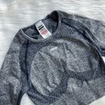 Gymshark  long sleeve cropped workout top Photo 2