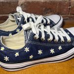 Converse Chuck Taylor with daisies Photo 0