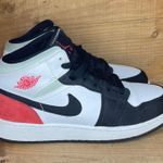 Nike Jordan Air Jordan 1 Mid Photo 1