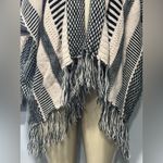 Forever 21 🖤💛 Black and Cream Patterned Knit poncho size S/M oversize 🖤💛 Photo 3