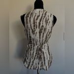 Vigoss Utility top in white and brown color. Photo 3