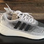 Adidas  Swift Run 22 Originals Photo 0