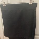 Stoosh FINAL MARKDOWN  woman textured black mini skirt 2x Photo 0