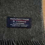 Roundtree & Yorke ROUNDRREE&YORKE by CASHME Scarf EUC Photo 4