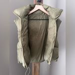 Women's Cropped Army Green Zip Up Puffer Vest Stand Collar Drawstring Hem XL EUC Photo 6